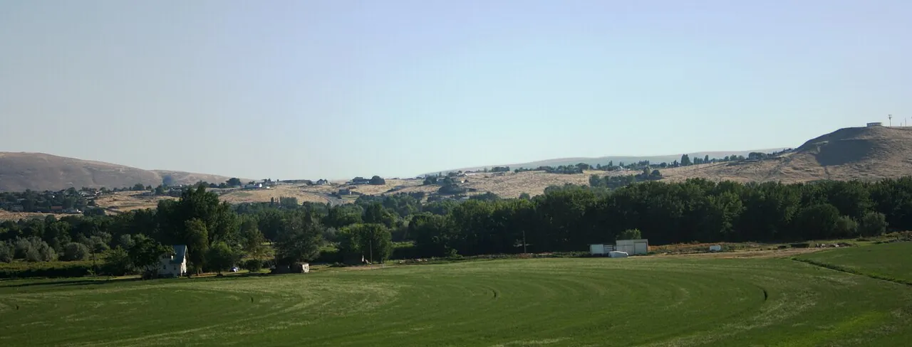 West Richland viewed across the Yakima River, with Flat Top Hill on the right